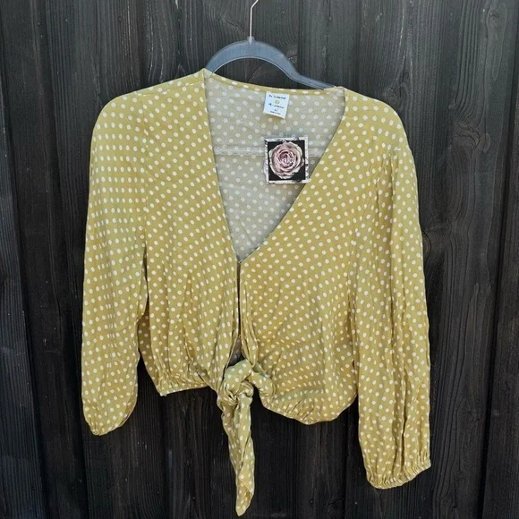 By Together Lime Tie-Front Crop Blouse 3/4 Sleeve - Picture 4 of 9